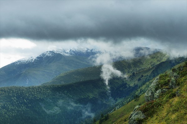 Вид с Осиновского гольца на заснеженные горы